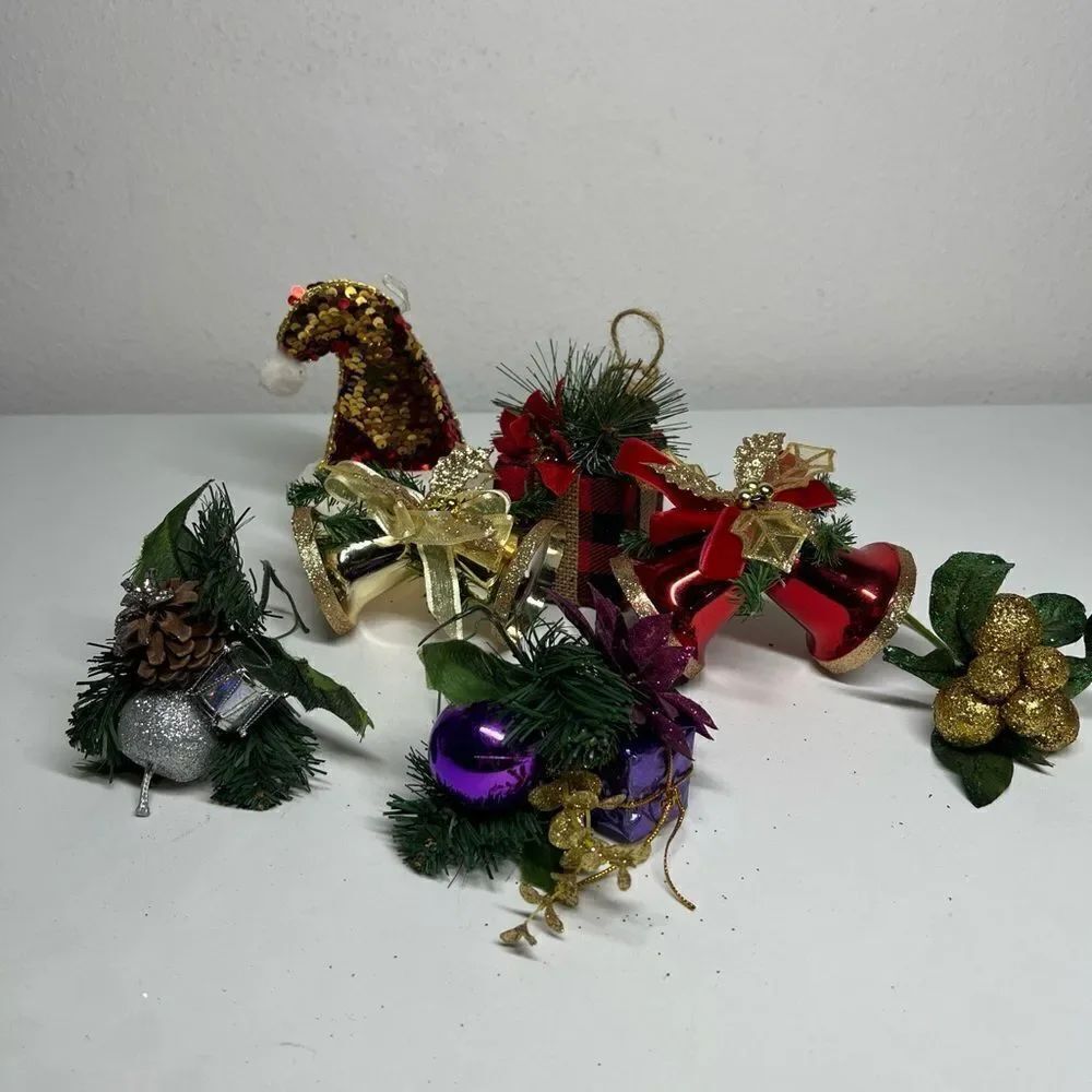 Vintage Christmas Holiday Decor Set of 7 Pcs Red Green Gold Rare